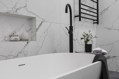 savvy-interiors-by-design-bathroom-bath-tub