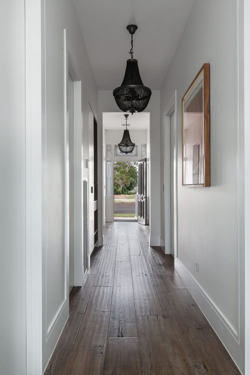 savvy-interiors-by-design-hallway-lighting